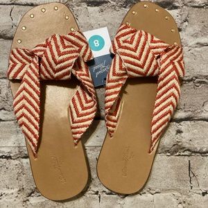 NWT universal thread, red/Louis sandals, 8,9,91/2,11.
